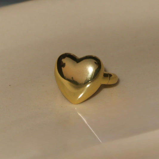 Love bug gold ring